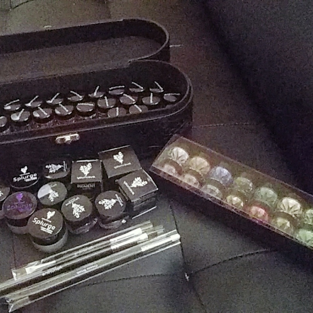 Younique NEW & gently used presenter kit & extras